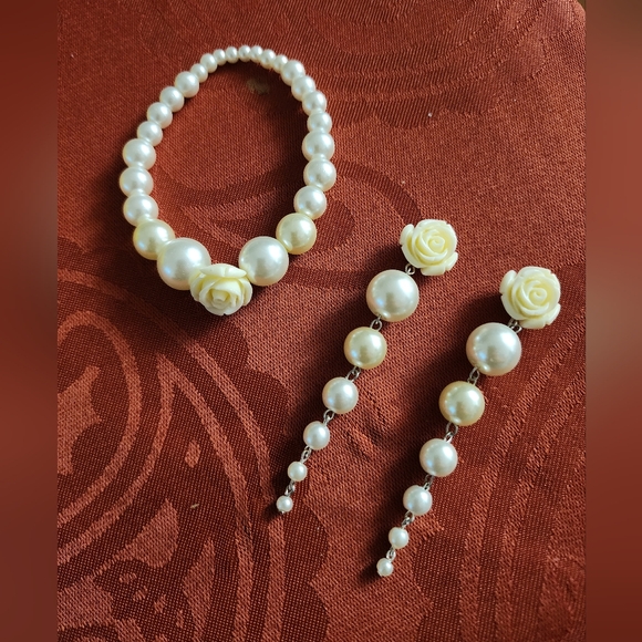 Pearl (Fake) Jewelry Set - Picture 3 of 3